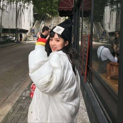 街头背景的女生头像(共16张)