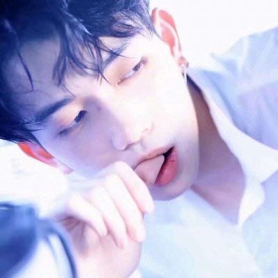 小清新白衬衫男生头像图片(22张)