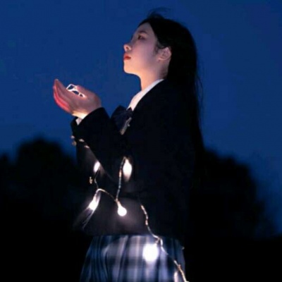 优质高级的长发简约个性女生头像(优选22张)