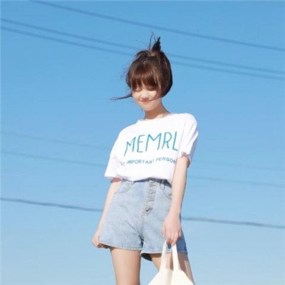 高清好看的清新干净蓝色系女生头像图片(精选18张)