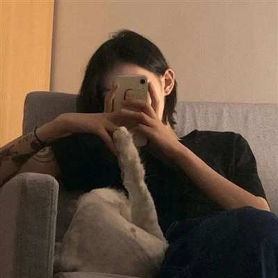 酷酷的伤感女头像(16张)