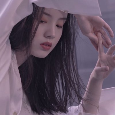 酷酷的伤感女头像(16张)