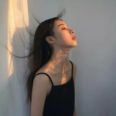 酷酷的伤感女头像(16张)