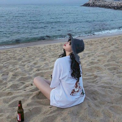 高清好看的时尚气质女生戴帽子头像图片(20张)