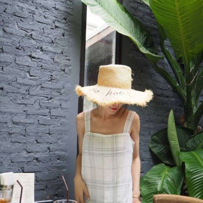 高清好看的时尚气质女生戴帽子头像图片(20张)