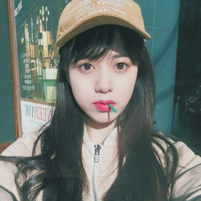 高清好看的时尚气质女生戴帽子头像图片(20张)