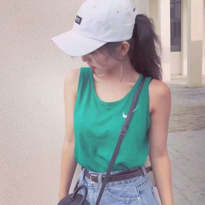 高清好看的时尚气质女生戴帽子头像图片(20张)