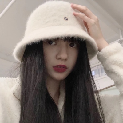 高清好看的时尚气质女生戴帽子头像图片(20张)