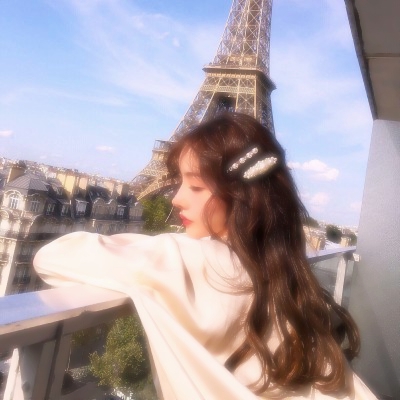 2023抖音最火小姐姐头像(18张)