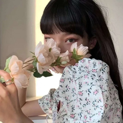 高冷成熟御姐头像真人不看镜头(精选20张)