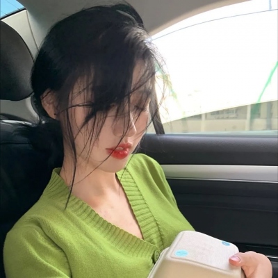 高冷成熟御姐头像真人不看镜头(精选20张)