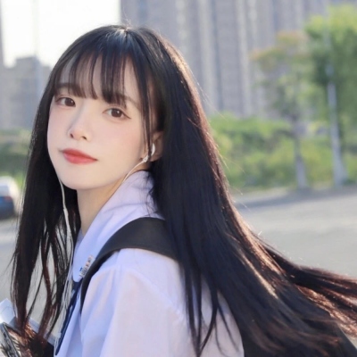 学院风可爱女生头像(精选20张)
