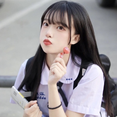 学院风可爱女生头像(精选20张)