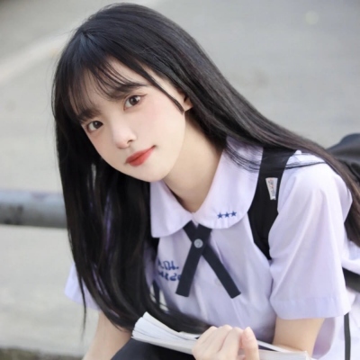 学院风可爱女生头像(精选20张)