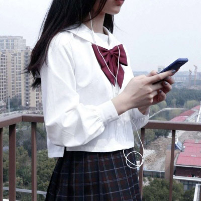 学院风可爱女生头像(精选20张)