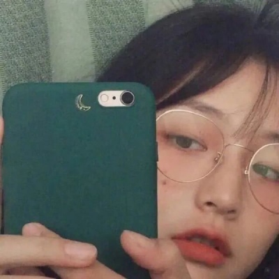 学院风可爱女生头像(精选20张)