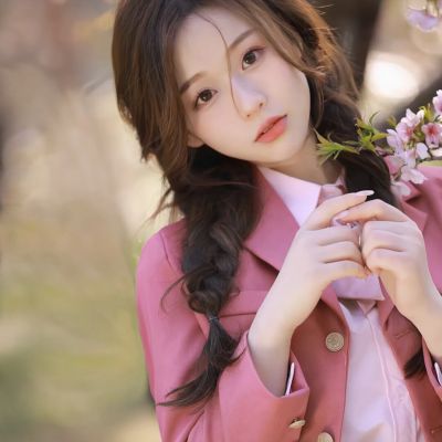 高级感拉满的头像女(共18张)