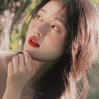 既惊艳又耐看的女生头像(精选24张)