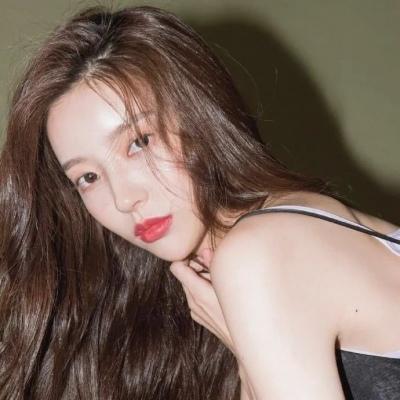 既惊艳又耐看的女生头像(精选24张)