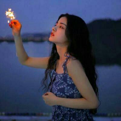 女生酷酷的图片头像(优选22张)