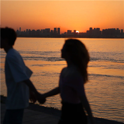 2023最火的情侣头像欧美高清图片(共20张)