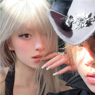 2023最火的情侣头像欧美高清图片(共20张)