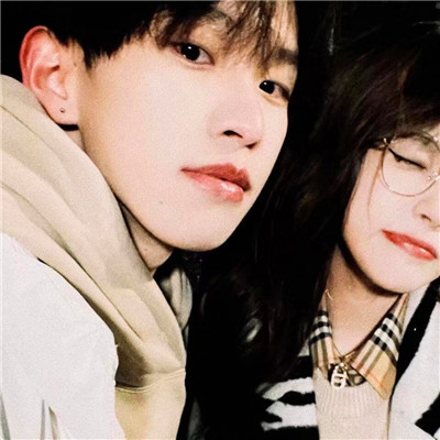 2023最火的情侣头像欧美高清图片(共20张)