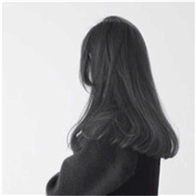头像女黑白伤感真人图片(共22张)