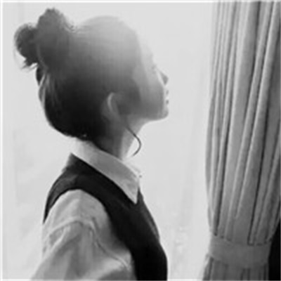 头像女黑白伤感真人图片(共22张)