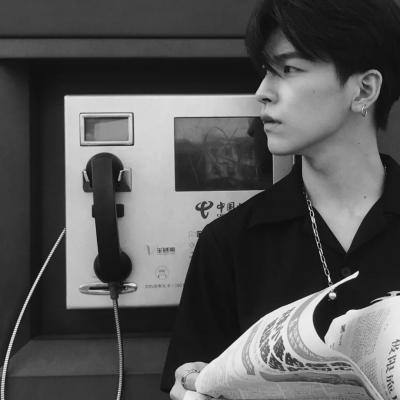 2023头像男生帅气潮流高清图片(共24张)