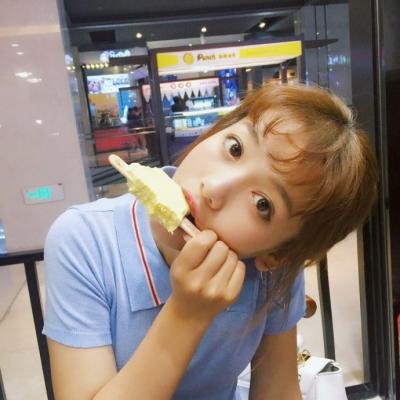 高清阳光好看的简洁微笑女头像图片(20张)