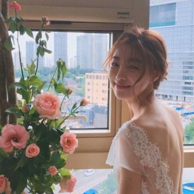 高清阳光好看的简洁微笑女头像图片(20张)