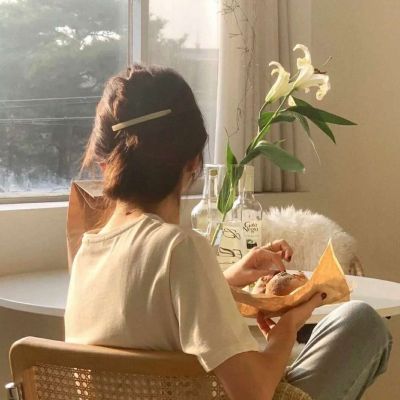 高清阳光好看的简洁微笑女头像图片(20张)