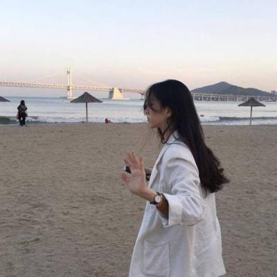 高清阳光好看的简洁微笑女头像图片(20张)