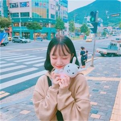 2023年女生高清头像图片(22张)