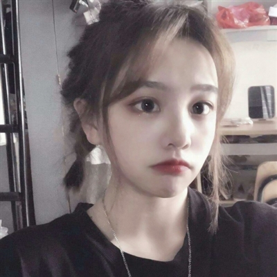 镜头前的时尚女生自拍头像大全(20张)