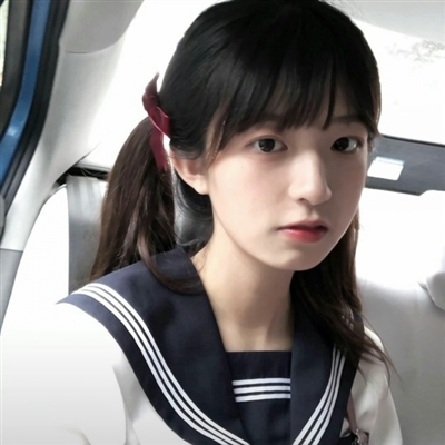 镜头前的时尚女生自拍头像大全(20张)