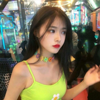 镜头前的时尚女生自拍头像大全(20张)