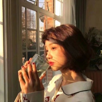 高清暖色调的治愈系头像女生图片(精选20张)