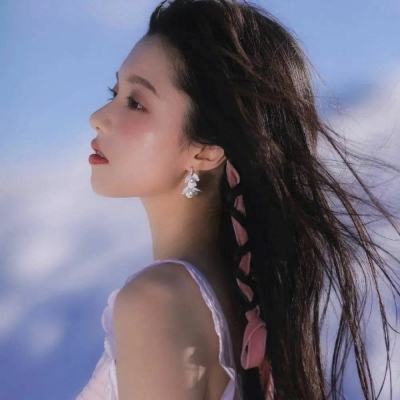 高清暖色调的治愈系头像女生图片(精选20张)