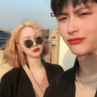 很难找的个性情侣头像真人(16张)