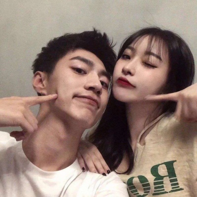 很难找的个性情侣头像真人(16张)