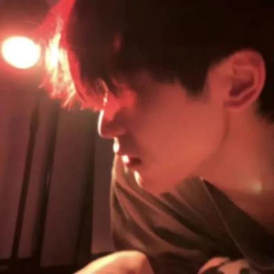 颜值爆表的头像男生(优选20张)