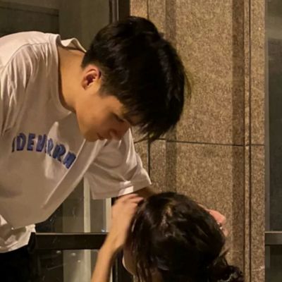 又欲又撩的情侣头像高级质感(共18张)