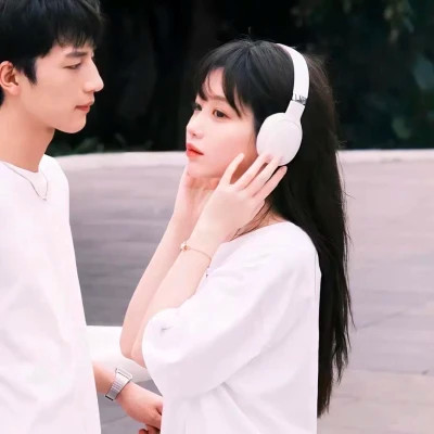 又欲又撩的情侣头像高级质感(共18张)