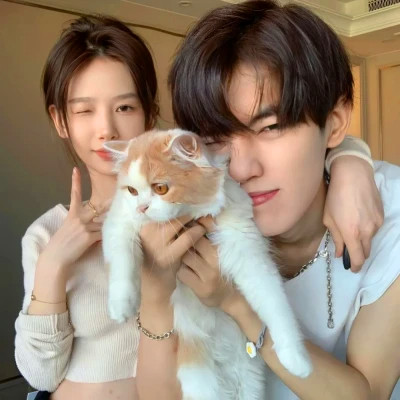 又欲又撩的情侣头像高级质感(共18张)