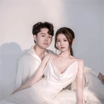 又欲又撩的情侣头像高级质感(共18张)