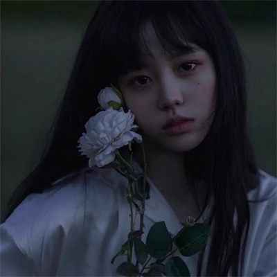 高清好看的高冷女生头像霸气黑色系图片(18张)