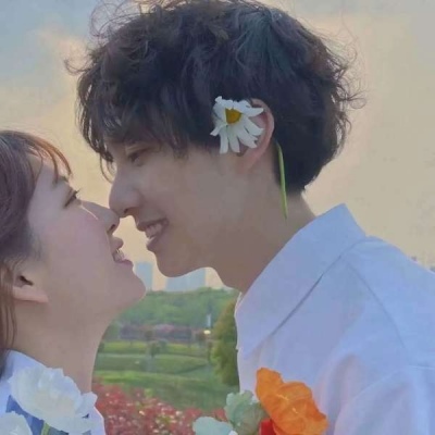 两人在一起的情侣头像一人一张(精选16张)