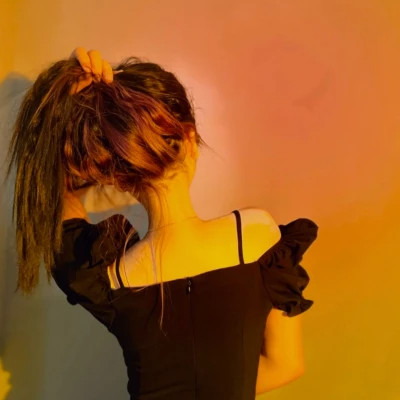 高清氛围感的女生微信头像图片(18张)